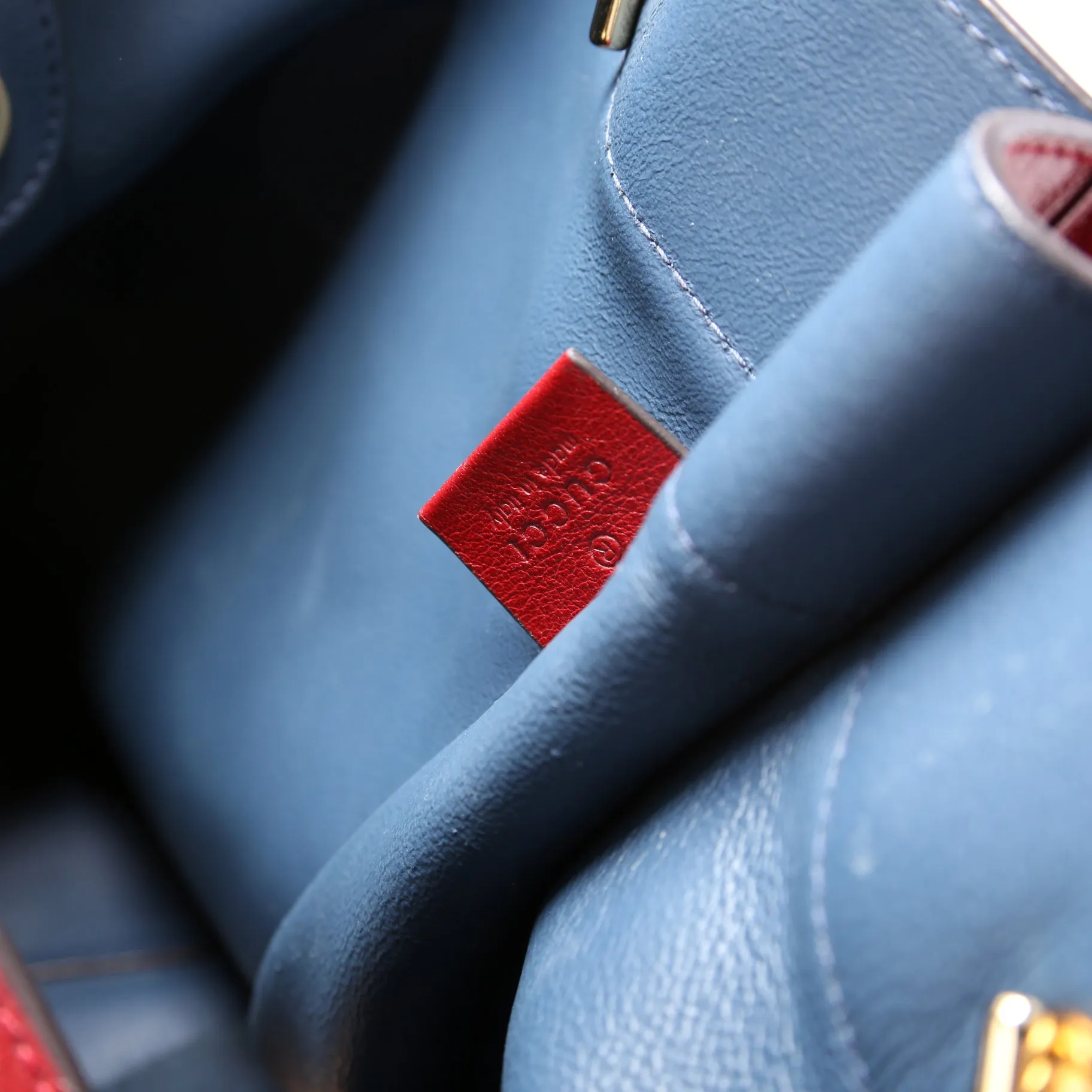 537219 Rajah Tote Suede