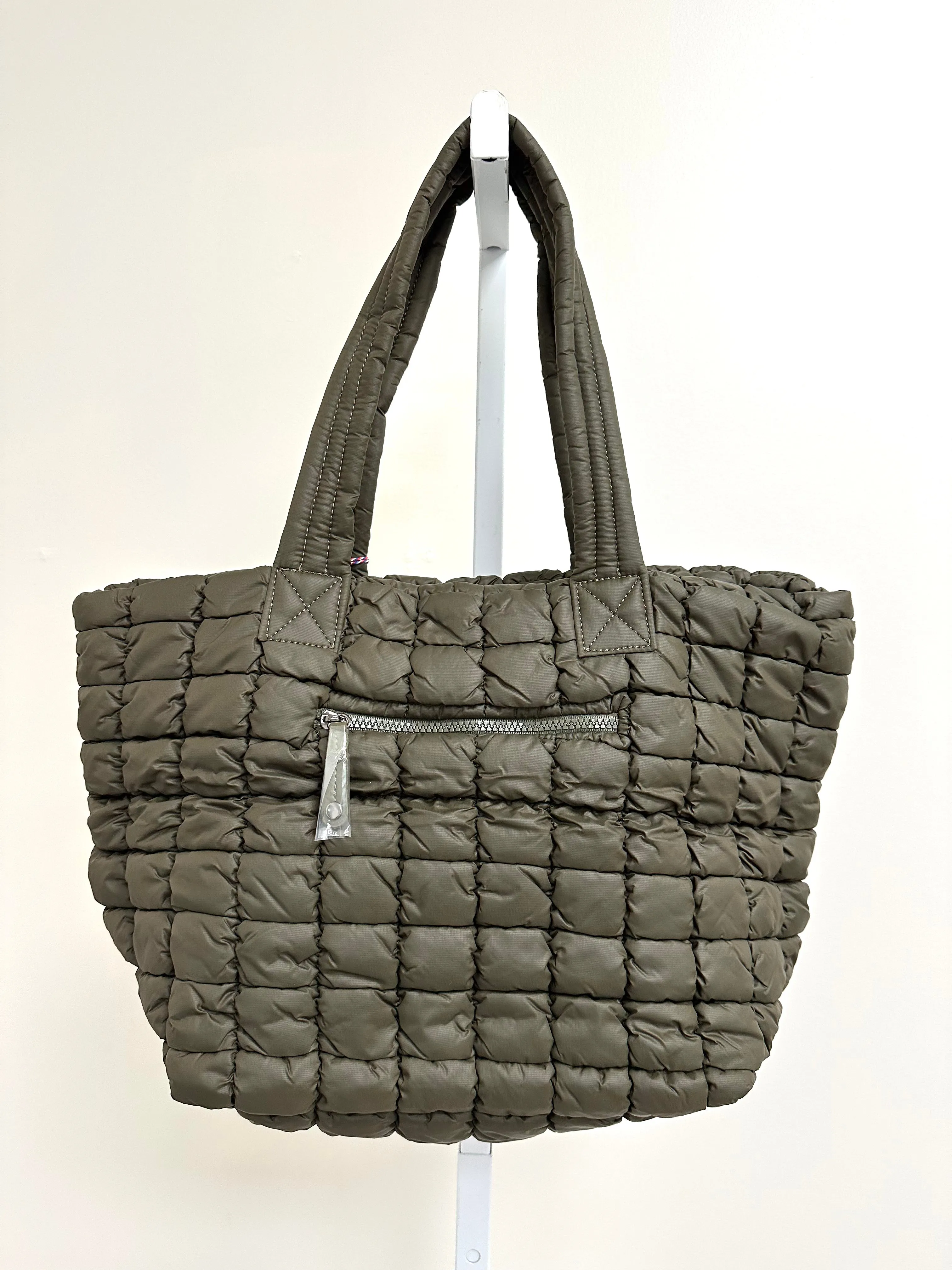 Breakaway Puffer Tote in Olive